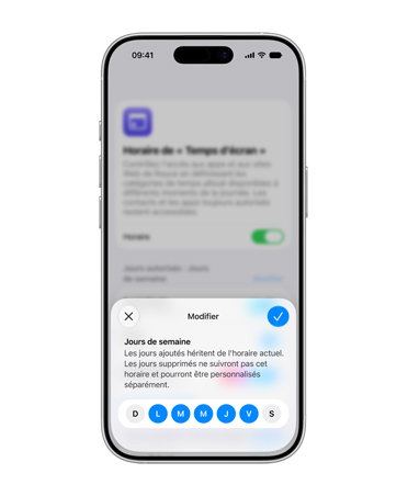 iPhone affichant l’interface de modification d’horaire, qui invite à modifier la limite de temps quotidienne d’un compte pour enfant.