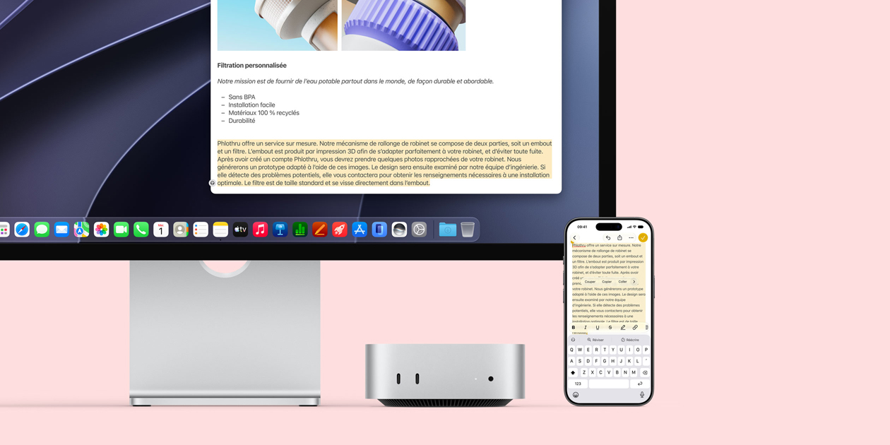 Face avant d’un Mac mini, posé sous un Studio Display, un iPhone se trouve à droite de l’appareil et du moniteur; l’iPhone affiche du texte, sélectionné et surmonté des commandes Couper, Copier, Coller et Remplissage automatique, et ce texte est repris sur l’écran du moniteur, pour illustrer le presse-papiers universel
