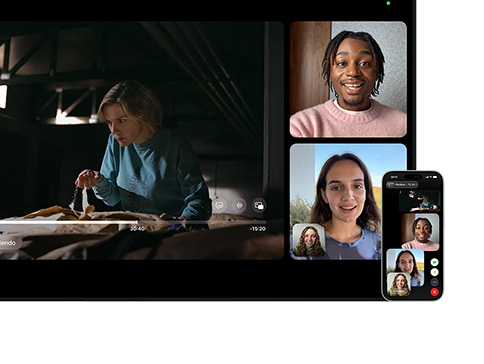 Mac y iPhone: Split View de SharePlay en la Mac, una serie de Apple TV se reproduce a la izquierda, ventanas de FaceTime a la derecha con tres personas, iPhone junto al Mac se usa como Cámara de Continuidad