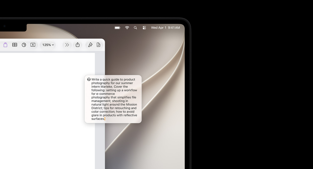 Pravý horní roh MacBooku Pro, na obrazovce je otevřený dokument Pages s promptem k napsání návrhu textu pomocí Siri