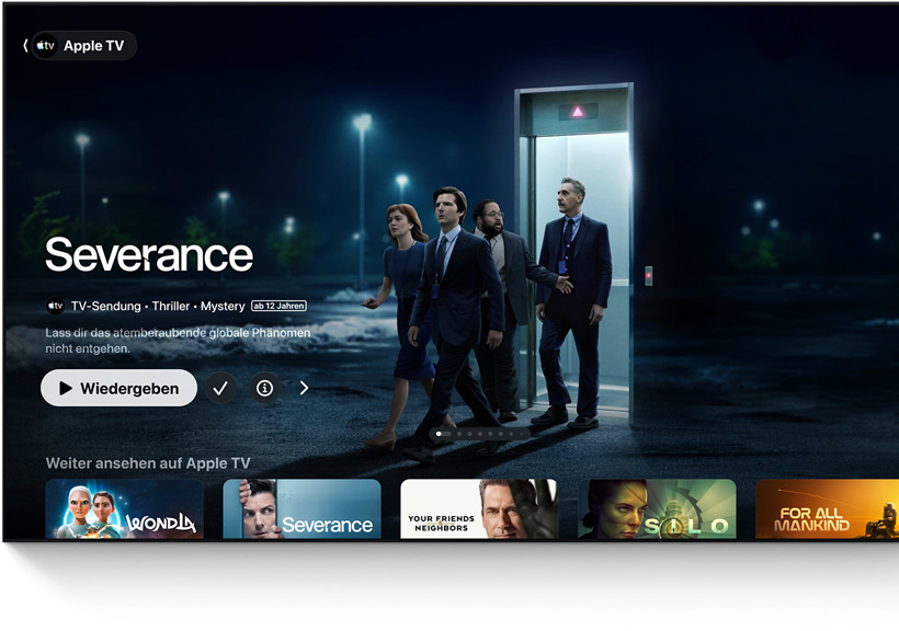 Apple TV App, angezeigter Titel: Severance, Personen treten aus einem Aufzug auf einen Parkplatz, Weiter ansehen in der Reihe darunter