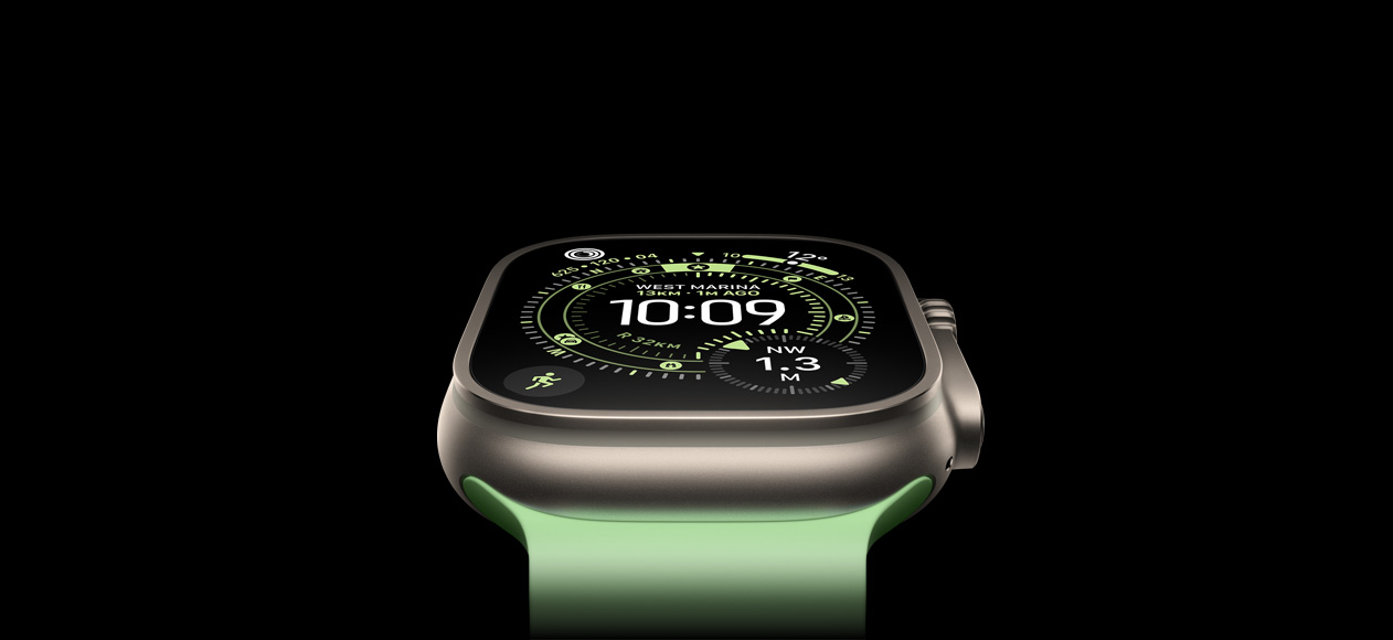 Apple Watch Ultra 3, naturaalne titaanist korpus, kompass kella sihverplaadil, neoonroheline Ocean Band kellarihm