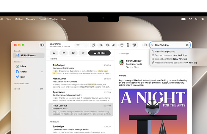 Aplikasi Mail terbuka di layar MacBook, email terkait perjalanan ke New York ditampilkan, kata-kata New, York, dan trip disorot dengan warna kuning di setiap email