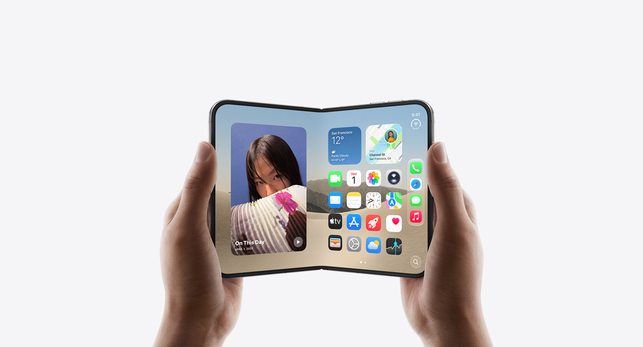 Rokās tiek turēts iPhone Duo, horizontālā pozīcijā, iekšpuse un ārpuse, zvaigžņu baltā krāsā, iOS sākumekrāna displejs, bildes pa kreisi, aplikācijas pa labi