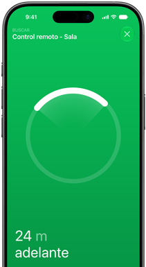 iPhone, app Encontrar en la pantalla, el texto dice: Buscando control remoto de la sala, marcador circular con un arco brillante que punta hacia la ubicación del control remoto, el texto dice: 24 metros más adelante