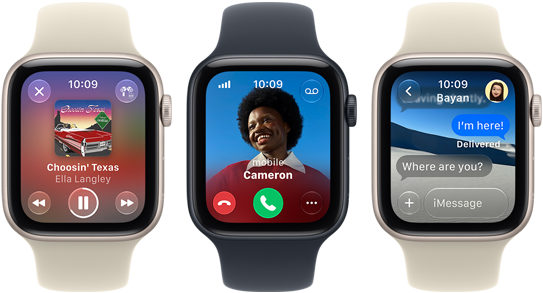Tri zariadenia Apple Watch SE 3 vedľa seba, na jedných hodinkách sa zobrazuje apka Apple Music, na druhých prichádzajúci hovor a na tretích správy v apke Správy