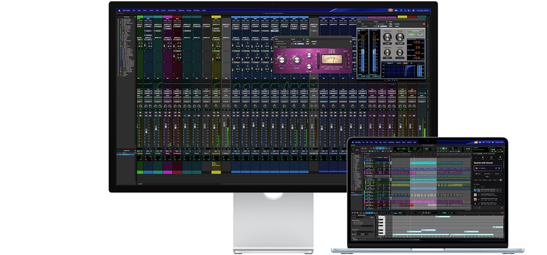 Splice entegrasyonuna sahip Pro Tools’da açık bir oturumu gösteren Studio Display ve Mac laptop; nano-texture cam, programın koyu renk ekranındaki yansımayı azaltmaya yardımcı oluyor