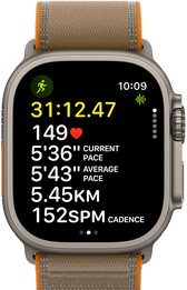 Apple Watch Ultra 4, титановий корпус натурального кольору, розширені показники тренування «Біг надворі», правий бік корпусу, коронка Digital Crown, рельєфна бічна кнопка, браслет Trail пісочного кольору
